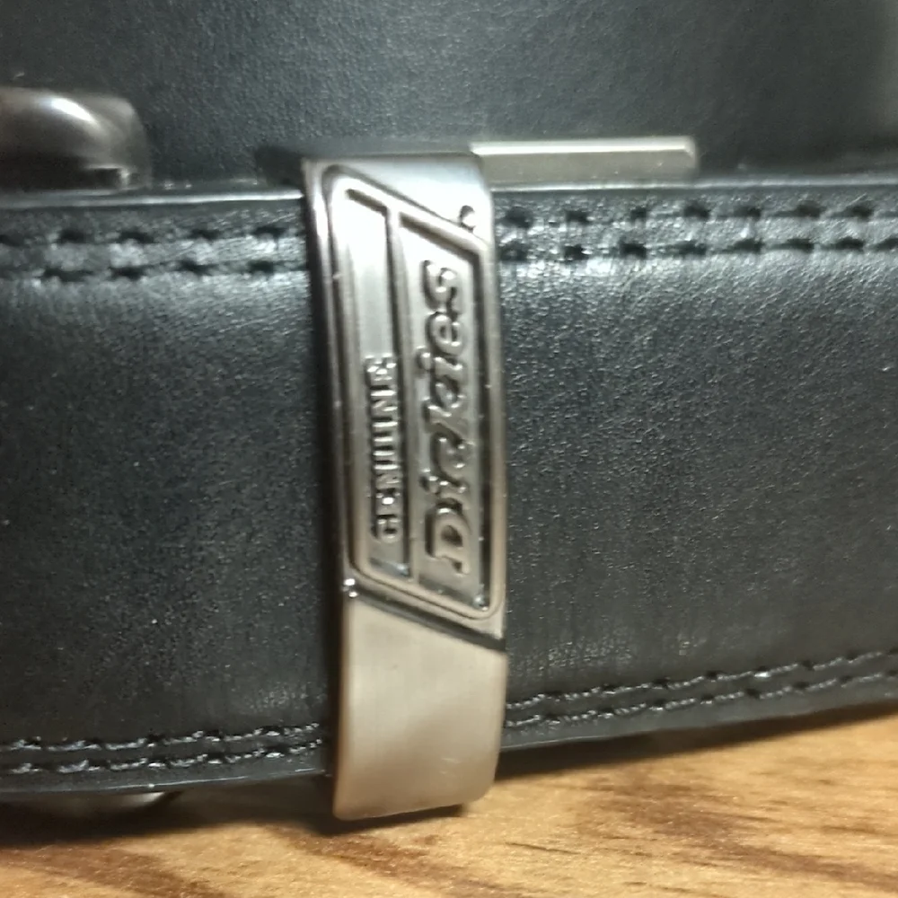 Genuine Dickies Reversible Black To Brown Leather Belt with Metallic Buckle 32